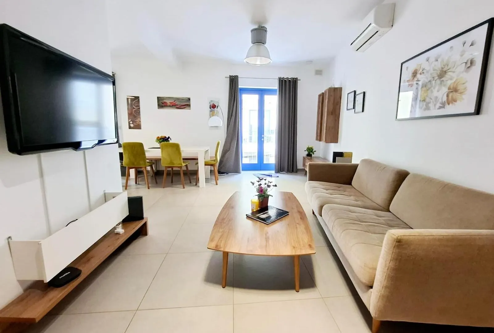 V86 - Sliema Balluta Old College Apt 0*,  Malta