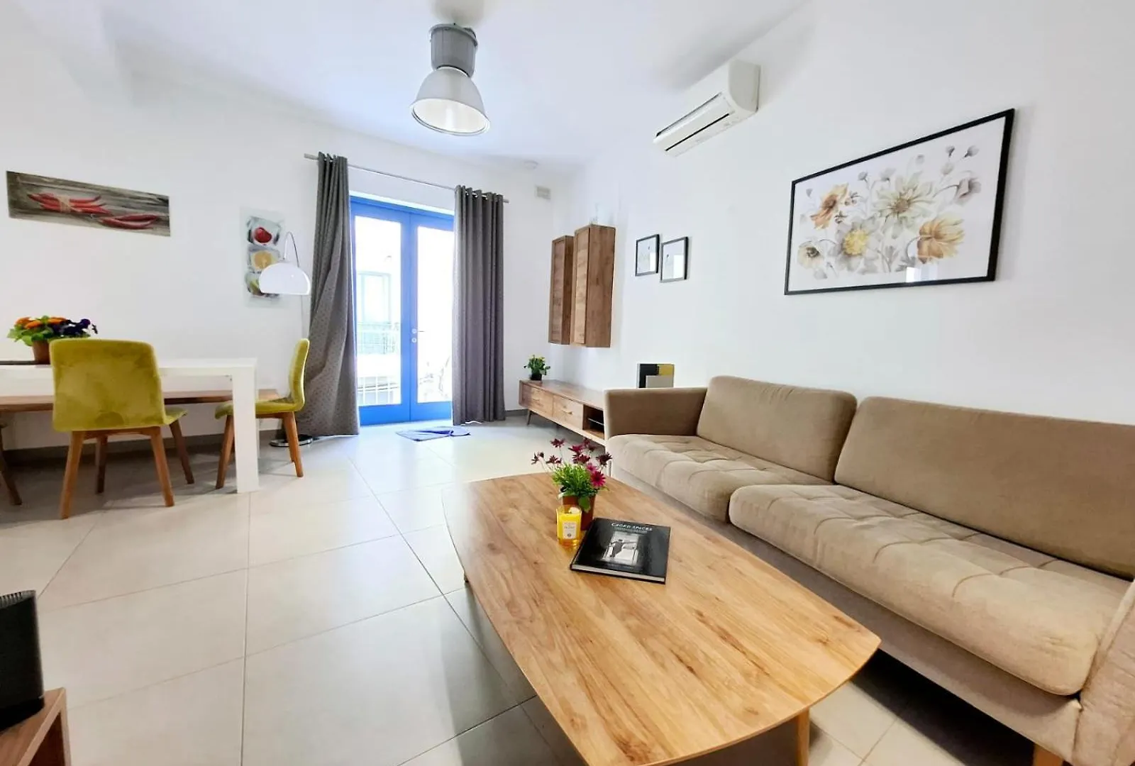 V86 - Sliema Balluta Old College Apt Malta